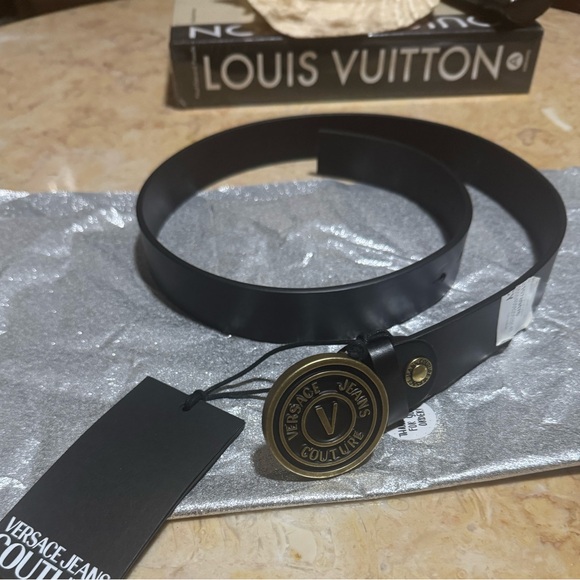 NWT Versace Brushed Brass Plaque Buckle Genuine Leather Made in Italy Belt